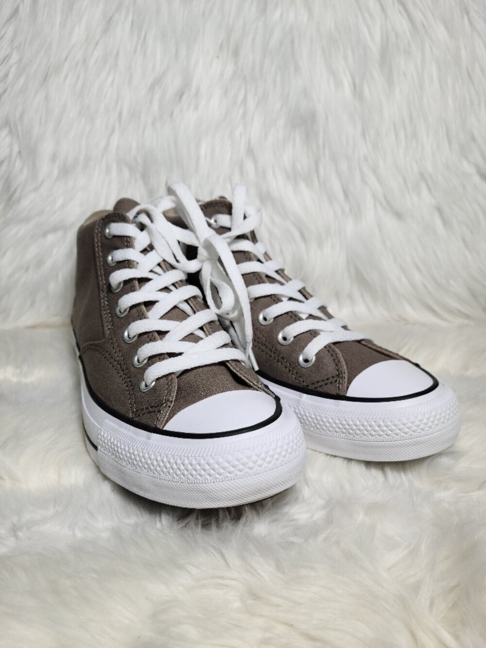 Converse Chuck Taylor All Star Mid Taupe Men 9 NEW